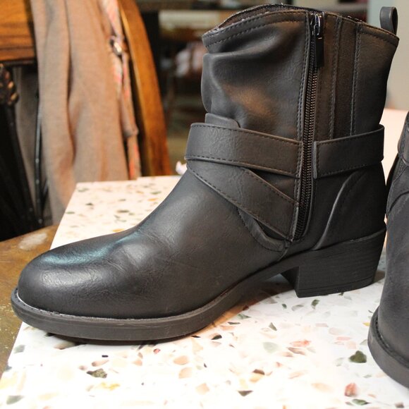 Torrid Slouch Boots Moto Grunge New with tag on bottom Faux Leather 8WW - Picture 2 of 13
